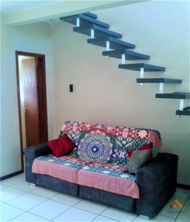 Imagem Casa com 2 Quartos à Venda, 75 m²