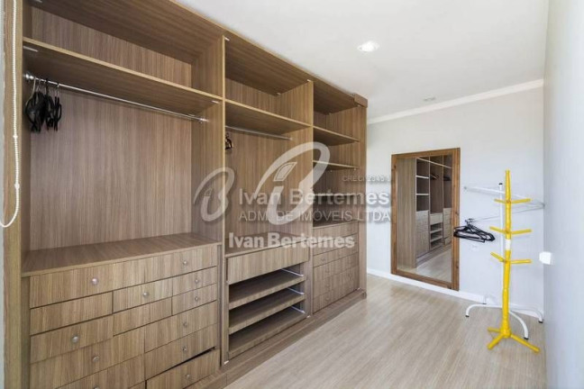 Imagem Casa com 5 Quartos para Temporada, em Zimbros - Bombinhas Imagem Casa com 5 Quartos para Temporada, em Zimbros - Bombinhas