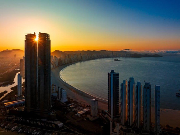 Imagem Apartamento com 4 Quartos à Venda, 261 m² em Barra Sul - Balneário Camboriú Imagem Apartamento com 4 Quartos à Venda, 261 m² em Barra Sul - Balneário Camboriú