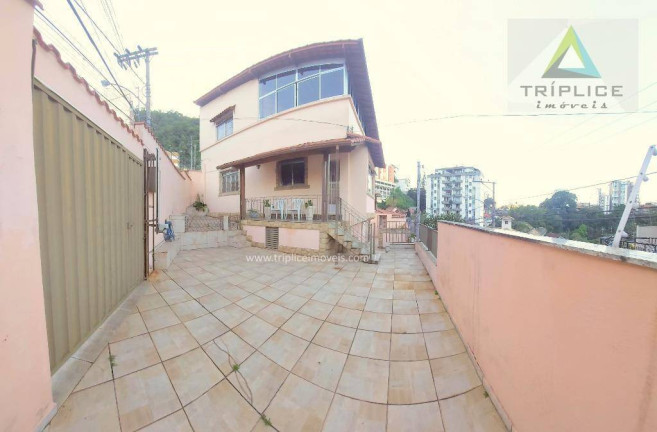 Imagem Casa com 5 Quartos à Venda, 250 m² em Santa Helena - Juiz De Fora Imagem Casa com 5 Quartos à Venda, 250 m² em Santa Helena - Juiz De Fora