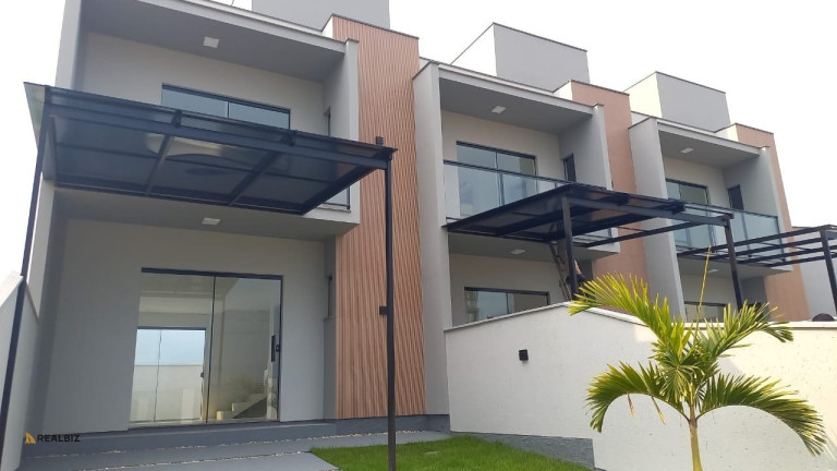 Sobrado com 2 Quartos à Venda, 89 m² em Areias De Baixo - Governador Celso Ramos