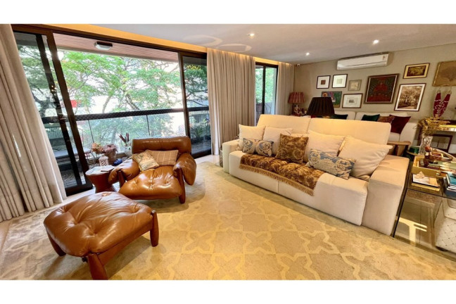Imóvel com 3 Quartos à Venda, 240 m² em Campo Belo - São Paulo
