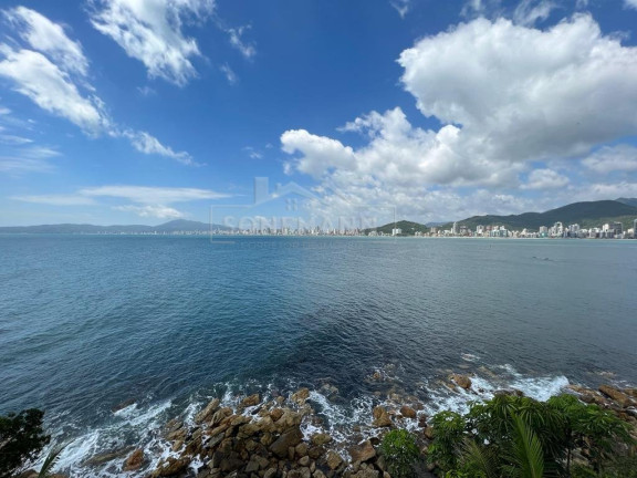 Imagem Casa com 3 Quartos à Venda, 750 m² em Centro - Itapema