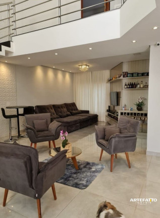 Imagem Sobrado com 3 Quartos à Venda, 205 m² Imagem Sobrado com 3 Quartos à Venda, 205 m²