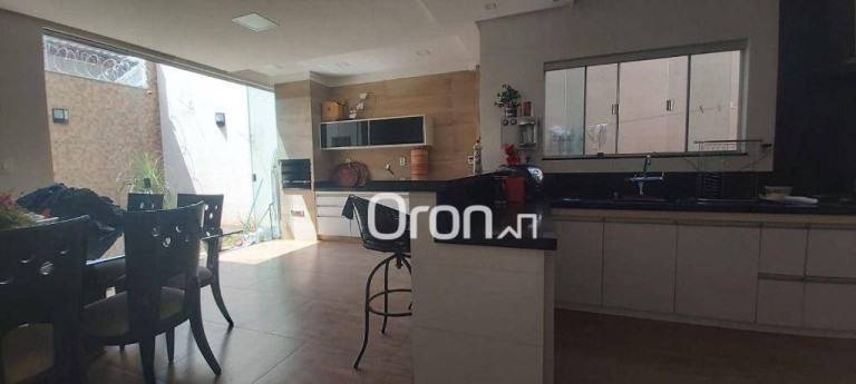 Imagem Sobrado com 3 Quartos à Venda, 215 m² em Jardim Mariliza - Goiânia Imagem Sobrado com 3 Quartos à Venda, 215 m² em Jardim Mariliza - Goiânia