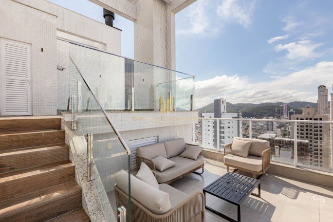 Imagem Cobertura com 3 Quartos à Venda, 242 m² em Centro - Balneário Camboriú