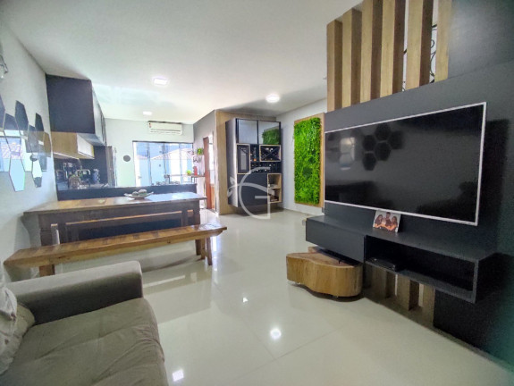 Imagem Casa com 3 Quartos à Venda, em Saguaçu - Joinville Imagem Casa com 3 Quartos à Venda, em Saguaçu - Joinville