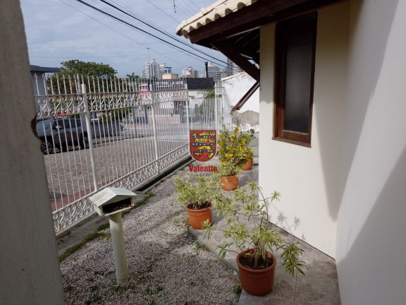 Imagem Casa com 3 Quartos à Venda, 440 m² em Balneário - Florianópolis Imagem Casa com 3 Quartos à Venda, 440 m² em Balneário - Florianópolis