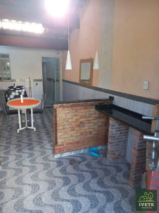 Imagem Casa com 2 Quartos à Venda, 130 m²