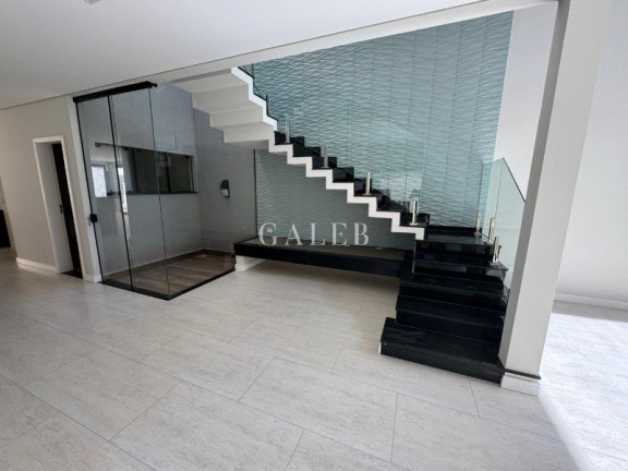 Imagem Casa com 3 Quartos à Venda, 399 m² em Vila Petrópolis - Atibaia Imagem Casa com 3 Quartos à Venda, 399 m² em Vila Petrópolis - Atibaia