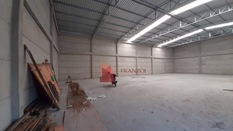 Imagem Galpão para Alugar, 561 m² em Espinheiros - Itajaí Imagem Galpão para Alugar, 561 m² em Espinheiros - Itajaí
