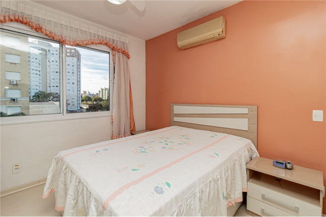 Imagem Imóvel com 3 Quartos à Venda, em Vila Ipiranga - Porto Alegre Imagem Imóvel com 3 Quartos à Venda, em Vila Ipiranga - Porto Alegre
