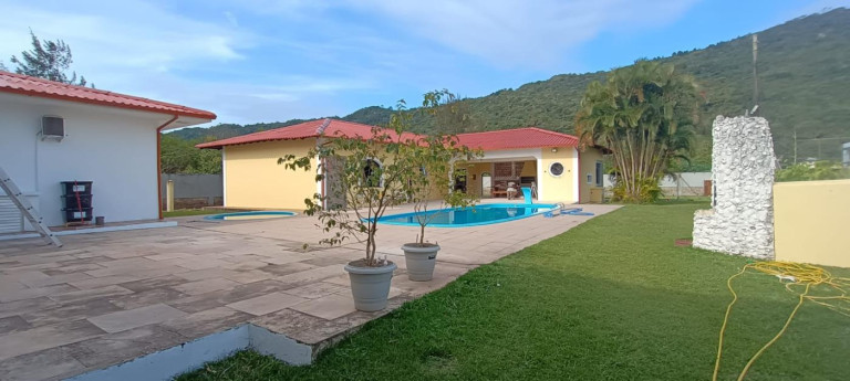 Imagem Casa com 8 Quartos para Alugar,  em Cachoeira Do Bom Jesus - Florianópolis