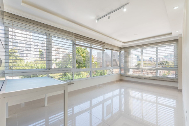 Imagem Apartamento com 2 Quartos à Venda, 67 m² em Moinhos De Vento - Porto Alegre