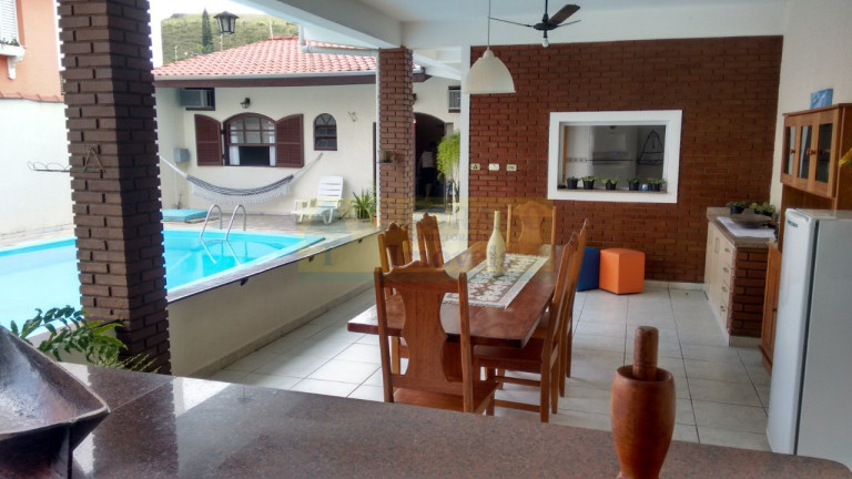 Sobrado com 4 Quartos à Venda,  em Martim De Sa - Caraguatatuba