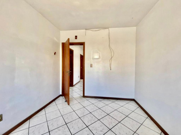 Imagem Casa com 3 Quartos à Venda, 264 m² em Kobrasol - São José