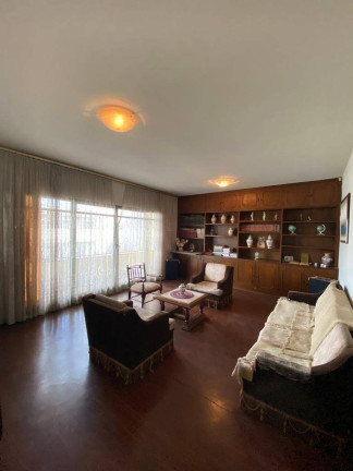 Imagem Casa com 3 Quartos à Venda, 330 m² em Botucatu Imagem Casa com 3 Quartos à Venda, 330 m² em Botucatu