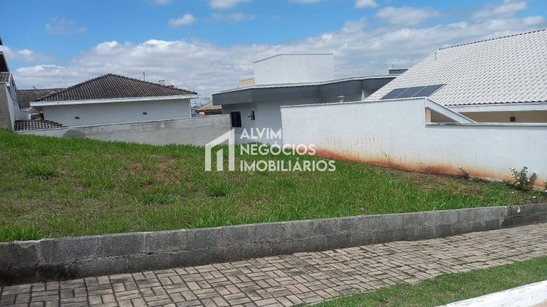 Terreno à Venda, 252 m² em Condomínio Residencial Mantiqueira - São José Dos Campos