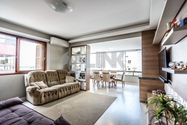 Imagem Imóvel com 3 Quartos à Venda, 241 m² em Jardim Lindóia - Porto Alegre Imagem Imóvel com 3 Quartos à Venda, 241 m² em Jardim Lindóia - Porto Alegre