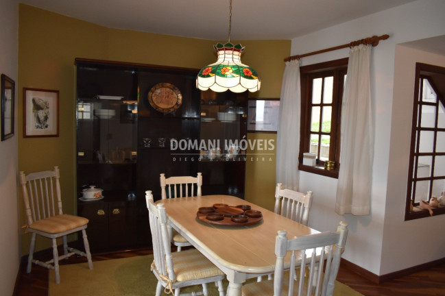 Imagem Casa com 4 Quartos à Venda, 205 m² em Região Do Alto Do Capivari - Campos Do Jordão Imagem Casa com 4 Quartos à Venda, 205 m² em Região Do Alto Do Capivari - Campos Do Jordão