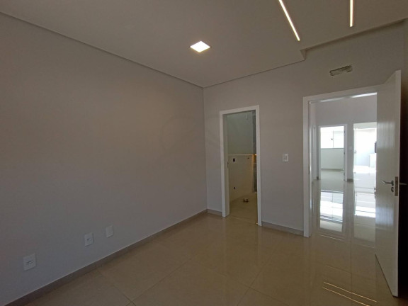 Imagem Imóvel com 2 Quartos à Venda, 69 m² Imagem Imóvel com 2 Quartos à Venda, 69 m²