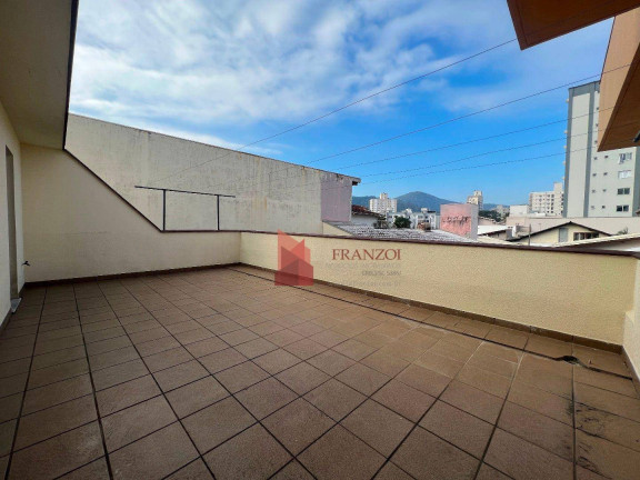 Imagem Sobrado com 3 Quartos à Venda, 450 m² em Vila Operária - Itajaí Imagem Sobrado com 3 Quartos à Venda, 450 m² em Vila Operária - Itajaí