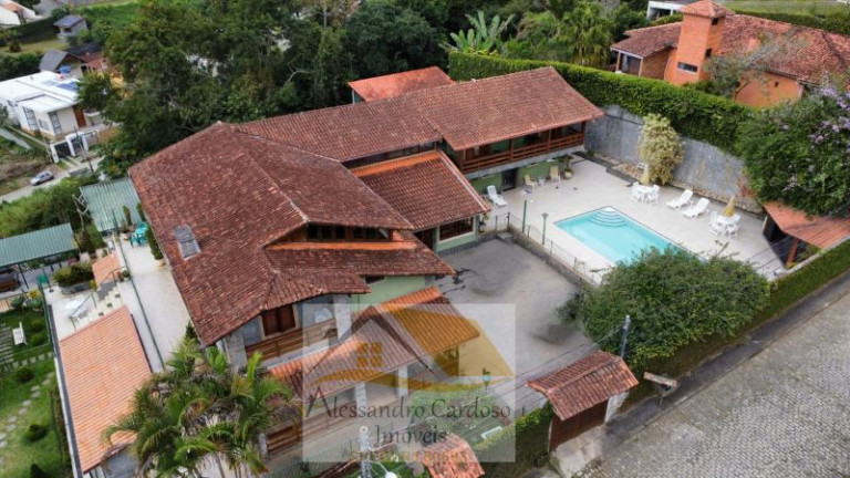 Imagem Casa com 10 Quartos à Venda, 550 m² em Braunes - Nova Friburgo Imagem Casa com 10 Quartos à Venda, 550 m² em Braunes - Nova Friburgo