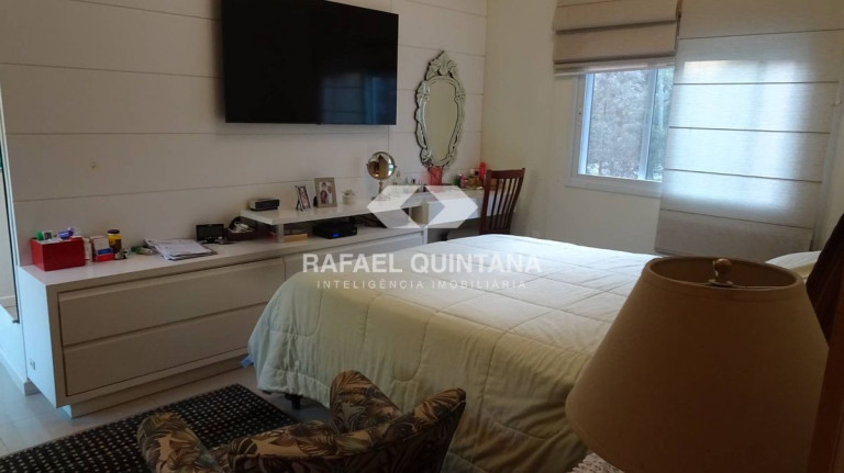 Imagem Casa com 4 Quartos à Venda, 340 m² em Córrego Grande - Florianópolis Imagem Casa com 4 Quartos à Venda, 340 m² em Córrego Grande - Florianópolis