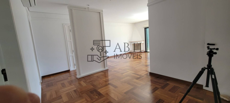 Imagem Apartamento com 4 Quartos à Venda, 135 m² em Moema - São Paulo