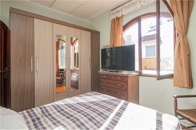 Imagem Casa com 5 Quartos à Venda, em Petrópolis - Porto Alegre Imagem Casa com 5 Quartos à Venda, em Petrópolis - Porto Alegre