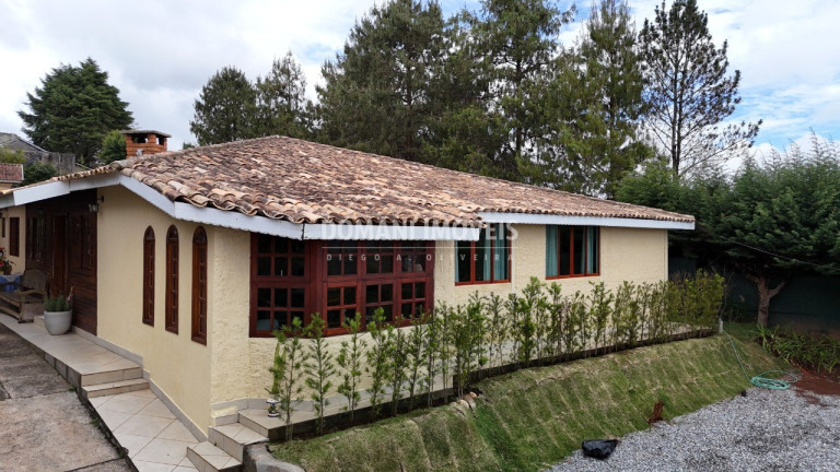 Imagem Casa com 4 Quartos à Venda, 222 m² em Região Do Alto Da Vila Inglesa - Campos Do Jordão Imagem Casa com 4 Quartos à Venda, 222 m² em Região Do Alto Da Vila Inglesa - Campos Do Jordão