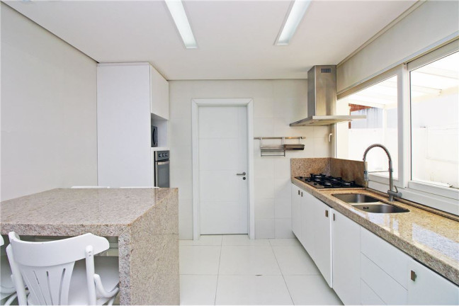 Imagem Casa com 4 Quartos à Venda, em Vila Nova - Porto Alegre Imagem Casa com 4 Quartos à Venda, em Vila Nova - Porto Alegre