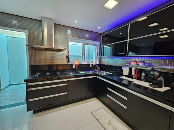 Imagem Casa com 3 Quartos à Venda, 180 m²