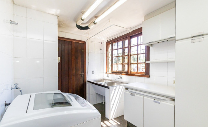 Imagem Casa com 8 Quartos à Venda, 465 m² em Hugo Lange - Curitiba