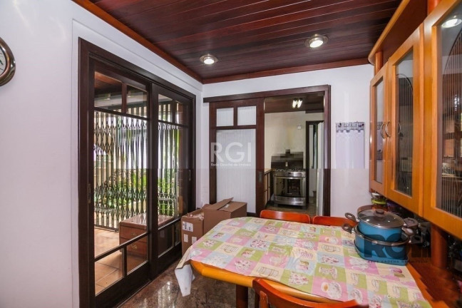Imagem Casa com 3 Quartos para Alugar, 253 m² em Rio Branco - Porto Alegre Imagem Casa com 3 Quartos para Alugar, 253 m² em Rio Branco - Porto Alegre