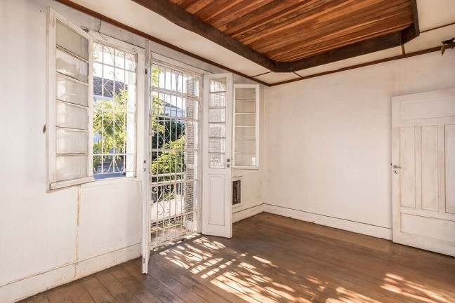 Imagem Casa com 3 Quartos à Venda, 305 m² em Floresta - Porto Alegre Imagem Casa com 3 Quartos à Venda, 305 m² em Floresta - Porto Alegre