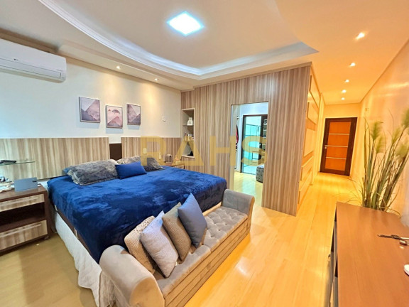 Casa com 4 Quartos à Venda, 279 m² em Floresta - Joinville