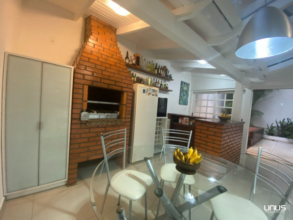 Imagem Casa com 3 Quartos à Venda, 220 m² em Estreito - Florianópolis