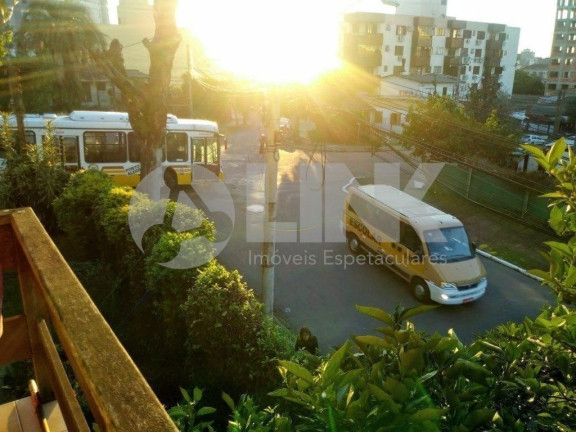 Imagem Casa com 3 Quartos à Venda, 151 m² em Passo Da Areia - Porto Alegre Imagem Casa com 3 Quartos à Venda, 151 m² em Passo Da Areia - Porto Alegre
