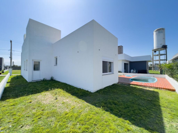 Imagem Casa com 3 Quartos à Venda, 150 m² em Araçá - Capao Da Canoa Imagem Casa com 3 Quartos à Venda, 150 m² em Araçá - Capao Da Canoa
