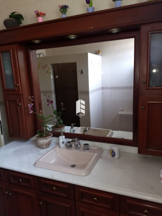 Imagem Casa com 3 Quartos à Venda, em Centro - Santa Maria Imagem Casa com 3 Quartos à Venda, em Centro - Santa Maria