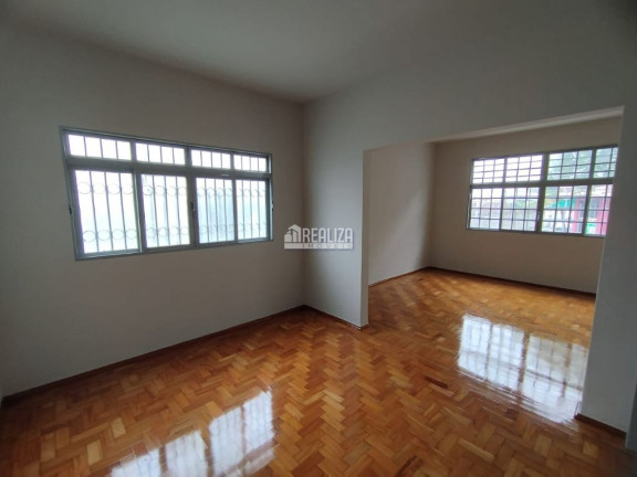 Imagem Casa com 3 Quartos para Alugar, 243 m² em Nossa Senhora Da Abadia - Uberaba Imagem Casa com 3 Quartos para Alugar, 243 m² em Nossa Senhora Da Abadia - Uberaba