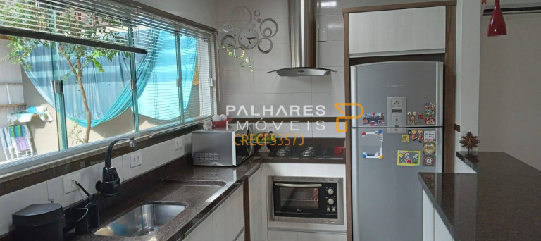 Imagem Casa com 3 Quartos à Venda, 215 m² em Vila Nova - Joinville