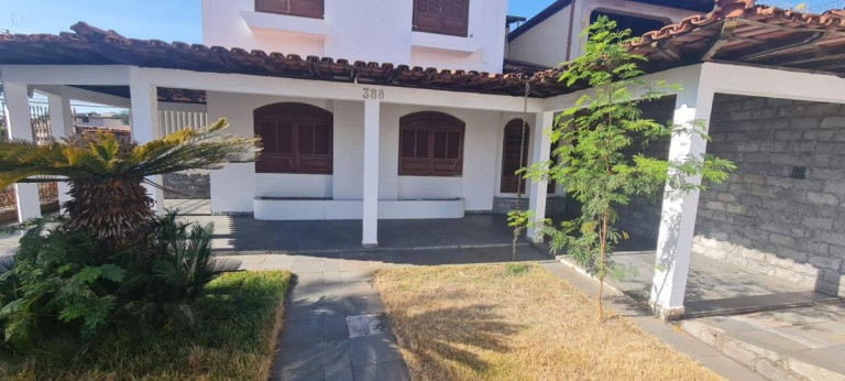Casa com 6 Quartos à Venda, 245 m²