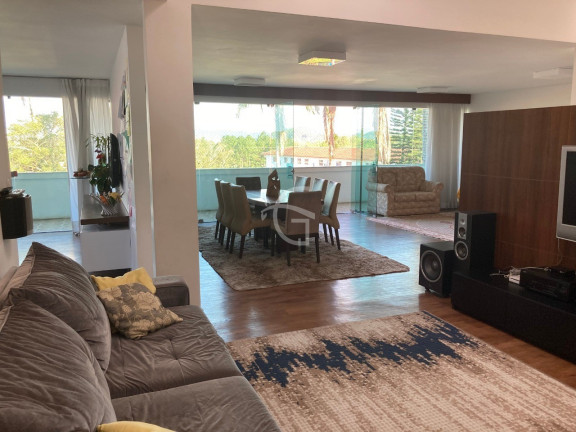 Imagem Casa com 5 Quartos à Venda, em Boa Vista - Joinville Imagem Casa com 5 Quartos à Venda, em Boa Vista - Joinville