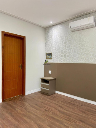 Imagem Casa de Condomínio com 3 Quartos à Venda, 210 m²