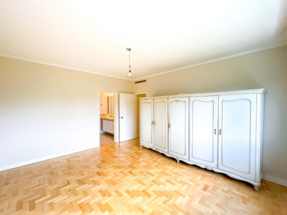 Imagem Imóvel com 4 Quartos à Venda, 226 m² em Moinhos De Vento - Porto Alegre Imagem Imóvel com 4 Quartos à Venda, 226 m² em Moinhos De Vento - Porto Alegre