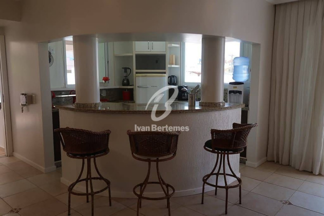 Imagem Sobrado com 4 Quartos para Temporada, em Canto Grande - Bombinhas Imagem Sobrado com 4 Quartos para Temporada, em Canto Grande - Bombinhas