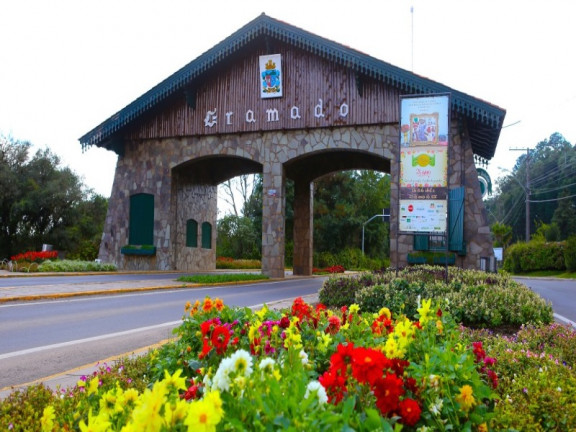 Imagem Terreno à Venda, 800 m² em Vale Dos Pinheiros - Gramado Imagem Terreno à Venda, 800 m² em Vale Dos Pinheiros - Gramado