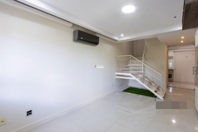 Imagem Casa com 2 Quartos à Venda, 132 m² em Nonoai - Porto Alegre Imagem Casa com 2 Quartos à Venda, 132 m² em Nonoai - Porto Alegre